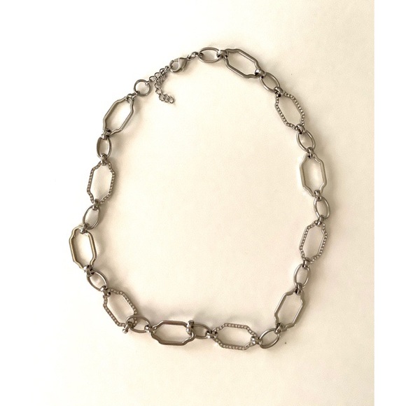 NOIR LUXE Link Necklace - Picture 2 of 4